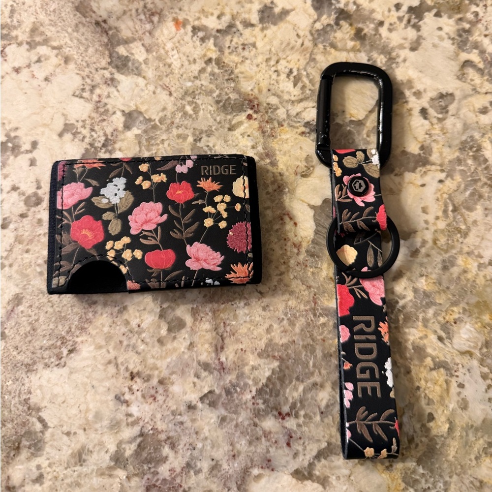 Ridge Wallet with key chain